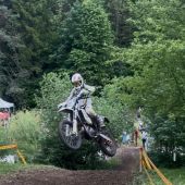 Nach einer trockenen Qualifikation kam am Sonntag die Schlammschlacht um das Rennen - das ist Enduro!