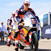 Im Rahmen der MotoGP gastierte der Red Bull MotoGP Rookies Cup am vergangenen Wochenende im spanischen Aragon - Top 5 für Leo nach Sturz-Comeback.