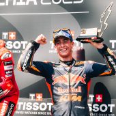 Red Bull KTM konnte beim Großen Preis von Tschechien einen weiteren MotoGP-Meilenstein setzen. Pedro Acosta fuhr vor 95.700 Fans im berühmten Automotodrom auf den dritten Platz!