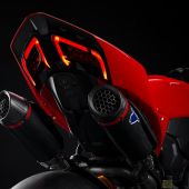 Von Carbonteilen bis zu Anbauteilen für maximale Performance: Ducati Performance bietet alles für den Einsatz auf der Rennstrecke.