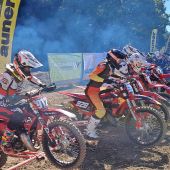 ÖM-Titelkampf in der MX OPEN Klasse noch offen! Das Motocross ÖM Finale 2025 steigt am 28. September in Hochneukirchen-Gschaidt (NÖ).