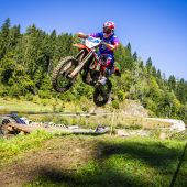 Der erste Tag der Enduro Trophy in Oberwölz startete unter besten Bedingungen: strahlender Sonnenschein und ein wolkenloser, blauer Himmel sorgten bereits am Morgen für hervorragende Stimmung.
