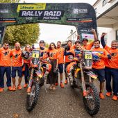 Daniel Sanders vom Red Bull KTM Factory Racing Team hat sich mit einem souveränen Sieg bei der vierten Runde, der Rally Raid Portugal, den Titel in der FIM Rallye-Raid-Weltmeisterschaft 2025 gesichert.