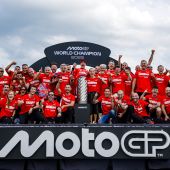  Marc Márquez ist mit dem Ducati Lenovo Team Weltmeister 2025. #MoreThanANumber, für eine Saison jenseits von Rekorden, Zahlen und Siegen.