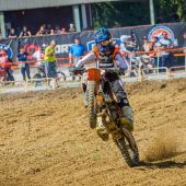 Joela Freudenthaler ist zum ersten Mal Siegerin des OPEN MČR-Rennens der Frauenklasse im Motocross!