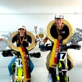 Großer Erfolg für zwei junge Motosport-Talente aus Gaißau: Luca Schnaitmann (85ccm-Klasse) und seine Schwester Selina Schnaitmann (65ccm-KLasse) sicherten sich am vergangenen Wochenende jeweils den Jahres Meistertitel in ihrer Klasse im Supermoto.