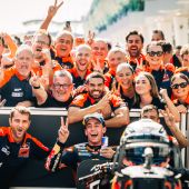 Pedro Acosta knüpft an sein Sprint-Podiumsergebnis vom Samstag mit einer weiteren Aufholjagd an. Der Spanier erreicht seinen dritten zweiten Platz in dieser Saison und sein viertes GP-Podium, nachdem er von Platz 5 gestartet war.