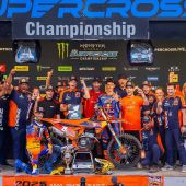 Red Bull KTM Factory Racing bedankt sich bei Tom Vialle für sieben erfolgreiche Jahre in Europa und den Vereinigten Staaten, in denen er zwei MX2-Weltmeisterschaften und zwei 250SX East Supercross-Meisterschaften gewonnen hat.