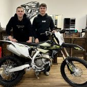 Der Nachwuchsfahrer Jonas Ederer steigt um auf eine PKB Performance Triumph TF 250-E und bleibt dem klassischen Enduro treu.