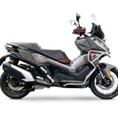 Unter den neuen Modellen, die Voge auf der EICMA 2025 vorstellt, sticht der SR450X besonders hervor.