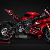 Die Championship Replica auf Basis der Panigale V4 der siebten Generation fängt mit großer Leidenschaft die Emotionen des historischen Erfolgs von Marc Márquez ein.