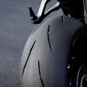 Mit dem Start ins neue Jahr richtet Bridgestone seinen Fokus im Motorradsegment auf die kommende Saison und setzt dabei seine Präsenz auf führenden Branchenveranstaltungen fort.