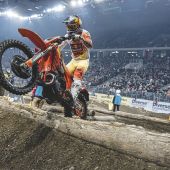 Manuel Lettenbichler und Josep Garcia vom Red Bull KTM Factory Racing Team starteten mit starken Leistungen in die FIM SuperEnduro-Weltmeisterschaft 2026 bei der ersten Runde in Gliwice, Polen.