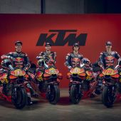 Orange, Blau, Geschwindigkeit und los geht's: Red Bull KTM schickt seine Teams und Fahrer offiziell ins Rennen für 2026 und präsentiert das neue Design und die Partner für die kommende MotoGP-Saison.