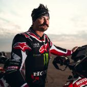 Skyler Howes hat ein Gespür für Showtalent, und das nicht nur, wenn er seinen Schnurrbart zwirbelt und einen Cowboyhut aufsetzt. 