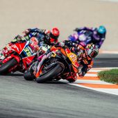 Alle gegen Marc Márquez lautet einmal mehr das Match in der Königsklasse des Zweiradsports: Qualifying und Sprint am Sa., 28.02., ab 04:50 Uhr; Rennen am So., 01.03., ab 05:20 Uhr