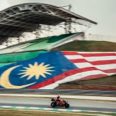 Drei intensive Tage erweckten die MotoGP 2026 auf dem Sepang International Circuit zum Leben, wo verschiedene Modifikationen für den KTM RC16-Prototypen von den Teams Red Bull KTM Factory Racing und Red Bull KTM Tech3 getestet wurden. 