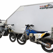 Die Frage, ob beim Red Bull Erzbergrodeo ein Enduro-Strombike mit einem klassischen Enduro-Verbrenner vergleichbar ist, lässt sich mittlerweile sachlich und auch plausibel beantworten. Wer fragt was besser ist, der hat den Artikel hier nicht gelesen!