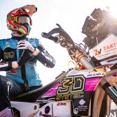Dakar hautnah: Maxi Schek beeindruckt mit Platz 6 in der Malle Moto Klasse