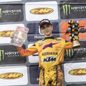 Moritz Ernecker auch bei der 125ccm-EM in der Schweiz am Podium - Bruder Maximilian fuhr in der 250er Klasse auf Rang 17 in Lauf 1.