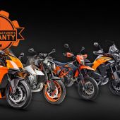 KTM erweitert den Umfang seiner kostenlosen KTM Premium-Herstellergarantie: Die bestehende vierjährige Garantie gilt künftig für alle straßenzugelassenen Motorräder ab dem Modelljahr 2025.