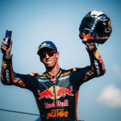Red Bull KTM startete mit einem brillanten zweiten Platz von Pedro Acosta in die zehnte Saison der MotoGP Grand Prix-Rennen trotz der hohen Temperaturen in Thailand. 