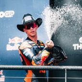 Ein weiterer Podiumsplatz und eine Champagnerdusche für Pedro Acosta und Red Bull KTM Factory Racing, womit das Team den 2. Platz in der Teamwertung behauptet.