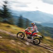 KTMs Freeride-Philosophie der grenzenlosen Motorradfreiheit setzt sich auch 2027 fort!