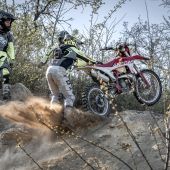 Bei traumhaft schönem Wetter fand in Wimpassing das Xride Weekend im Steinbruch statt - und bot alle Varianten, die das Enduro Herz höher schlagen lassen.