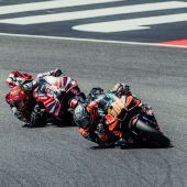 Pedro Acosta kämpfte am Samstag auf der glühend heißen Rennstrecke von Mugello bis zur Zielflagge um einen Platz unter den Top Ten beim siebten Sprint der Saison. 