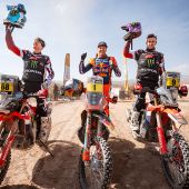 Daniel Sanders vom Red Bull KTM Factory Racing Team hat in Argentinien eine souveräne Leistung gezeigt und sich den Gesamtsieg beim Desafío Ruta 40, dem dritten Lauf der FIM Rallye-Raid-Weltmeisterschaft 2026, gesichert.