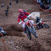Spektakuläre Steilhang-Action zum Auftakt des Red Bull Erzbergrodeo 2026: Sebastien Tortelli (FRA, Stark Future) holt sich den Sieg beim REMUS Rocket Ride Steilhangrennen! 