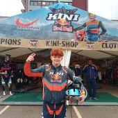Samy Fernbach ist heute mit 15 Jahren zum ersten Mal beim Iron Road Prolog angetreten - und hat sich mit der neuen KTM Freeride-E auf Anhieb mit Platz 449 für Sonntag qualifiziert. Das verdient Respekt!