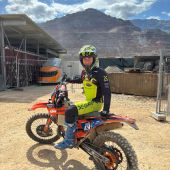 Aus der 2. Startreihe startend, konnte es Luca noch bis CP 20 schaffen und sich auf P63 vorarbeiten - und hat die Matura bestanden! Red Bull Erzbergrodeo ist somit beste Entscheidung gewesen!