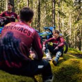 Mit der UNSTOPPABLE Collection 2026 setzt Red Bull Romaniacs ein klares Zeichen: Die neue Textilkollektion greift den Charakter eines Rennens auf, das mit dem Red Bull Erzbergrodeo das absolute Highlight des Hard Enduro World Rankings ist.