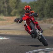 Ducati Desmo450 SM: Eine neue Supermoto‑Ära – jetzt bei Schruf, dem aktiven Rennsport‑Händler!