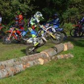 Am Wochenende vom 10./11.Oktober 2026 besucht die Enduro4Kids Serie den Schwarzen Graben in Hochneukirchen. 