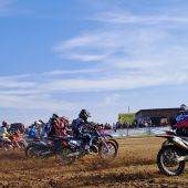 Spannende Duelle und schnelle Runden in Schrems: Waldviertel Motocross Cup auf einer perfekt vorbereiteten Rennstrecke lockte am 4. Oktober viele Fahrer nach Schrems.