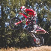 Die Einführung der Beta-Motocross-Modellreihe 2027 bringt das mit Spannung erwartete Debüt der RX 250 4T mit sich.