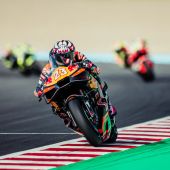Red Bull KTM gab auch 2026 in der MotoGP weiterhin das Tempo vor, dank Enea Bastianinis Kampf um einen Podiumsplatz heute beim sechzehnten Sprint der Saison im sonnigen Motegi Mobility Resort.