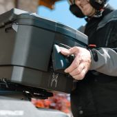 Die perfekte Balance zwischen einer schlanken Tasche für den täglichen Weg zur Arbeit und enormen Stauraum: Von 27 auf 36 Liter in nur wenigen Sekunden!