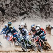 Michael Walkner auf Weltrang 19, Lorenz Steinkellner auf Platz 29 und insgesamt acht Österreicher unter den besten 50: Das aktuelle Hard Enduro World Ranking zeigt eine starke heimische Beteiligung. Motorradreporter wirft einen Blick auf die österreichischen Fahrer und ihre internationalen Platzierungen.