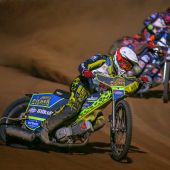 Daniel Gappmaier. Der Salzburger aus St. Martin am Tennengebirge verbindet zwei Welten, die unterschiedlicher kaum sein könnten – die rasante Präzision des Speedway und die Herausforderung des Hard Enduro.