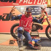 Manuel Lettenbichler vom Red Bull KTM Factory Racing Team wurde zum FIM-Hard-Enduro-Weltmeister 2026 gekrönt. 
