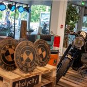 2. Custom BMW Bike Trophy in #holycity 