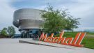 KTM-Enthusiasten aufgepasst: Am 8. Juni eröffnet KTM-Legende Heinz „Kini“ Kinigadner den „Walk of Legends“ die neue Außen-Installation des Mattighofner KTM Museums. 