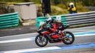 Der Auftakt zur FIM JuniorGP Moto3-Weltmeisterschaft 2025 verlief für Leo mit einem Top-10-Ergebnis in Estoril sehr erfolgreich.