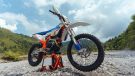 KTM präsentiert die neue EXC 6DAYS Modellreihe 2026 – die exklusivsten Enduro-Sondereditionen für das traditionsreichste Team-Event des Jahres.