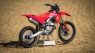 Ducati Performance bietet eine Reihe von Zubehörteilen an, um die Performance zu maximieren und in Trainings oder Rennveranstaltungen zu dominieren.