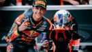 Rueda tritt nun in die Fußstapfen von mindestens fünf anderen Fahrern, die bereits in zwei Klassen für das renommierte Red Bull KTM Grand Prix Team von Aki Ajo gefahren sind.